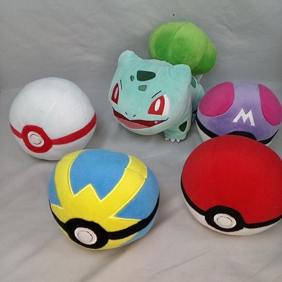 Amazon.com: Pokemon 8-Inch Bulbasaur Starter Plush  Pokemon Bulbasaur Plush With 4 Pokeballs TOMY 2016 Soft Toy Figure Set